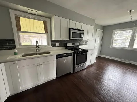18864 Greenbay Avenue Lansing IL 60438