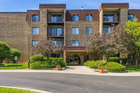 2100 Valencia Drive Northbrook IL 60062