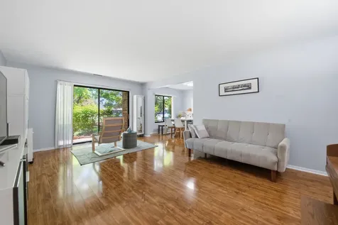 2100 Valencia Drive Northbrook IL 60062