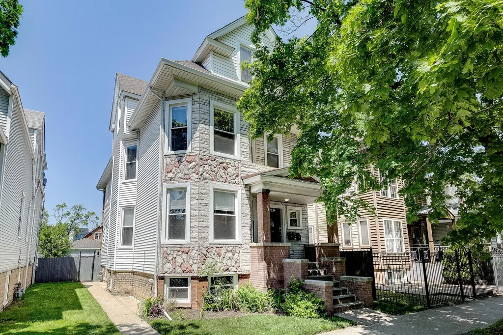 2634 North Lawndale Avenue Chicago IL 60647