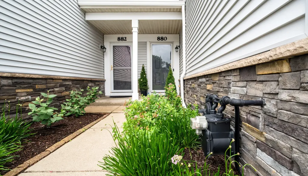 880 Genesee Drive Naperville IL 60563