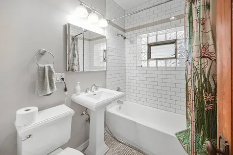 3130 West Wilson Avenue Chicago IL 60625