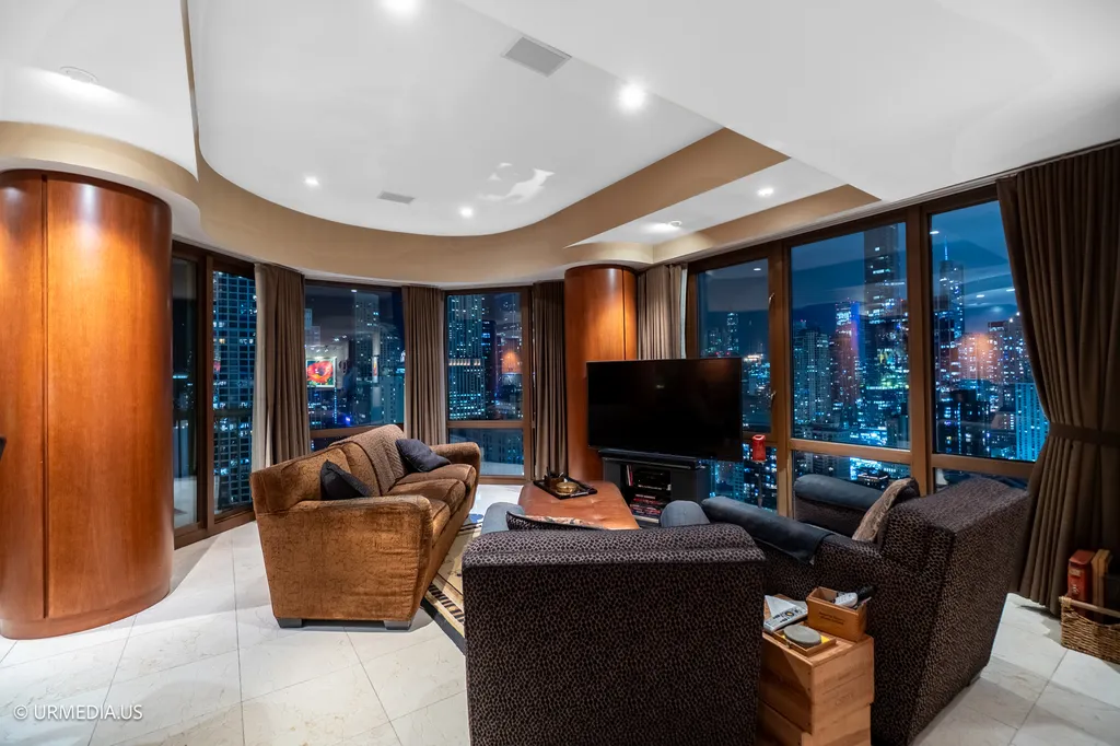 111 West Maple Street Chicago IL 60610