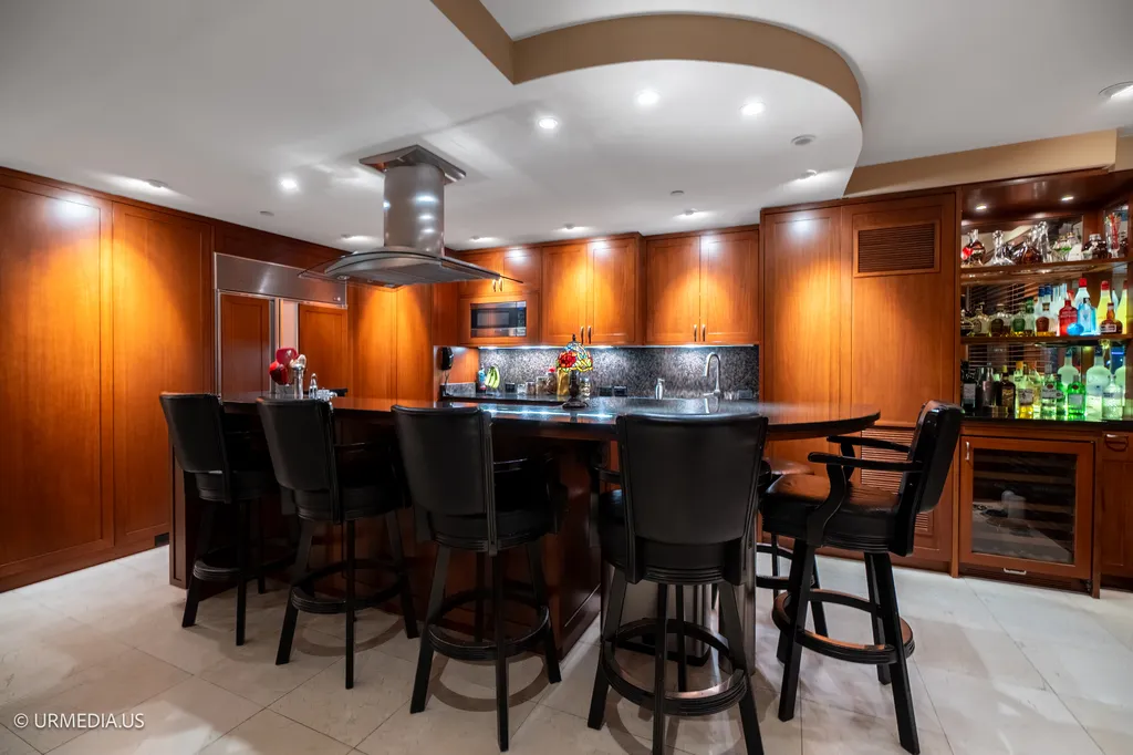 111 West Maple Street Chicago IL 60610