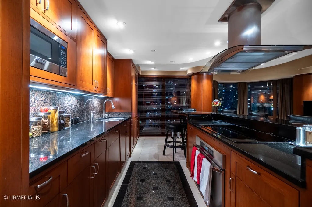 111 West Maple Street Chicago IL 60610