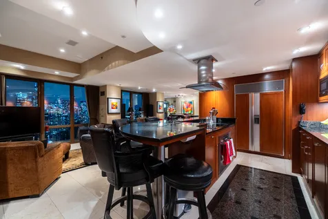 111 West Maple Street Chicago IL 60610