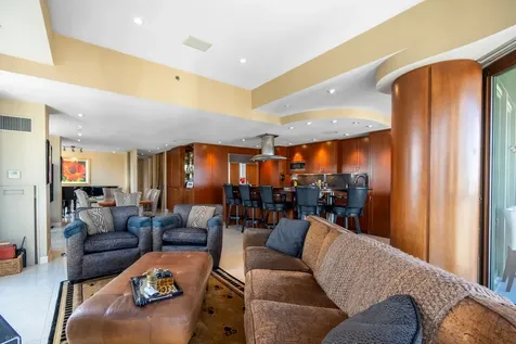 111 West Maple Street Chicago IL 60610