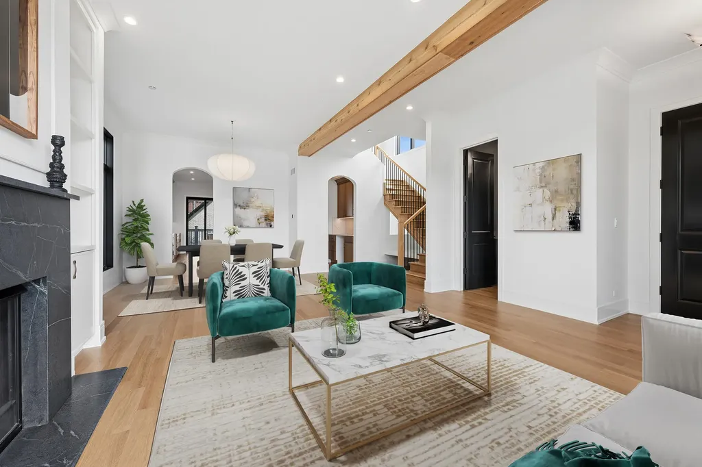 2214 West Oakdale Avenue Chicago IL 60618