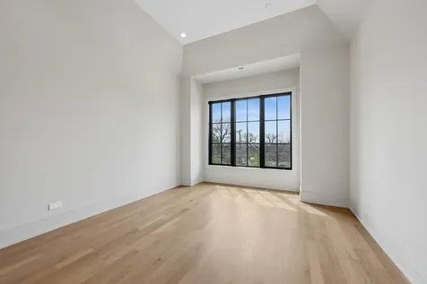 2214 West Oakdale Avenue Chicago IL 60618