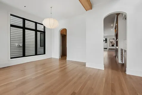2214 West Oakdale Avenue Chicago IL 60618