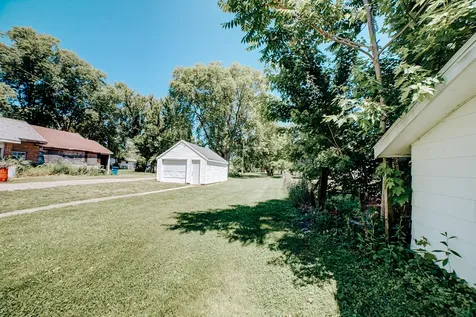 424 North 2nd Street Watseka IL 60970