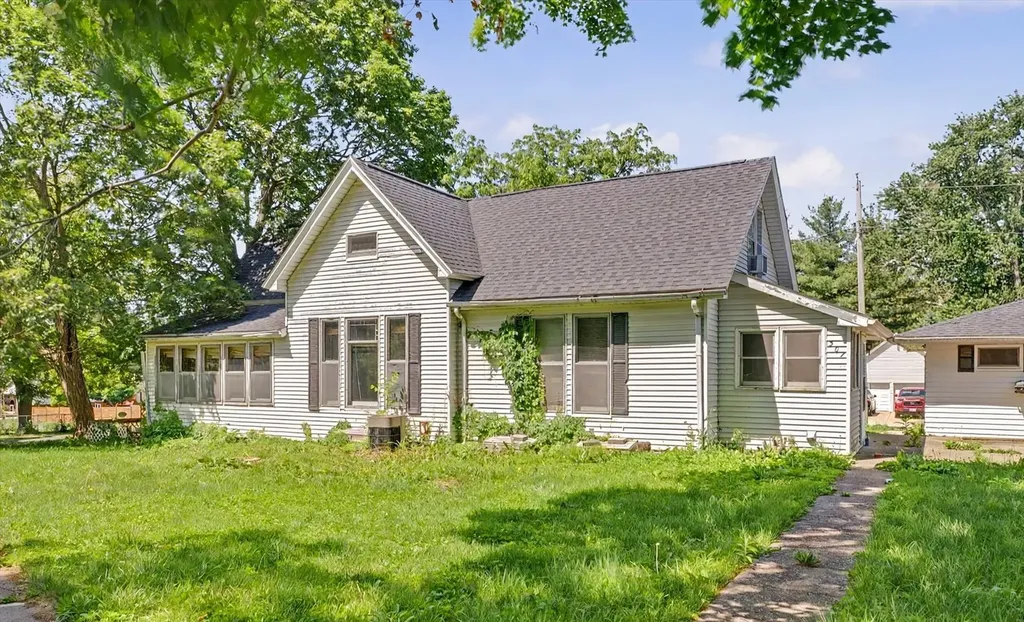 307 South Lincoln Street Mahomet IL 61853