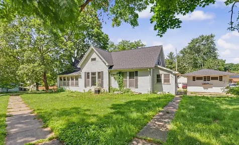 307 South Lincoln Street Mahomet IL 61853