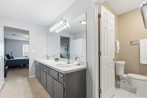 117 Dunham Place Common St. Charles IL 60174