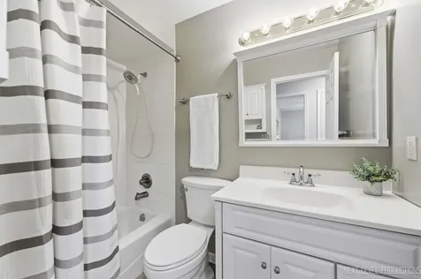 117 Dunham Place Common St. Charles IL 60174
