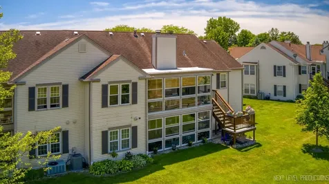 117 Dunham Place Common St. Charles IL 60174