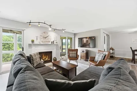 117 Dunham Place Common St. Charles IL 60174