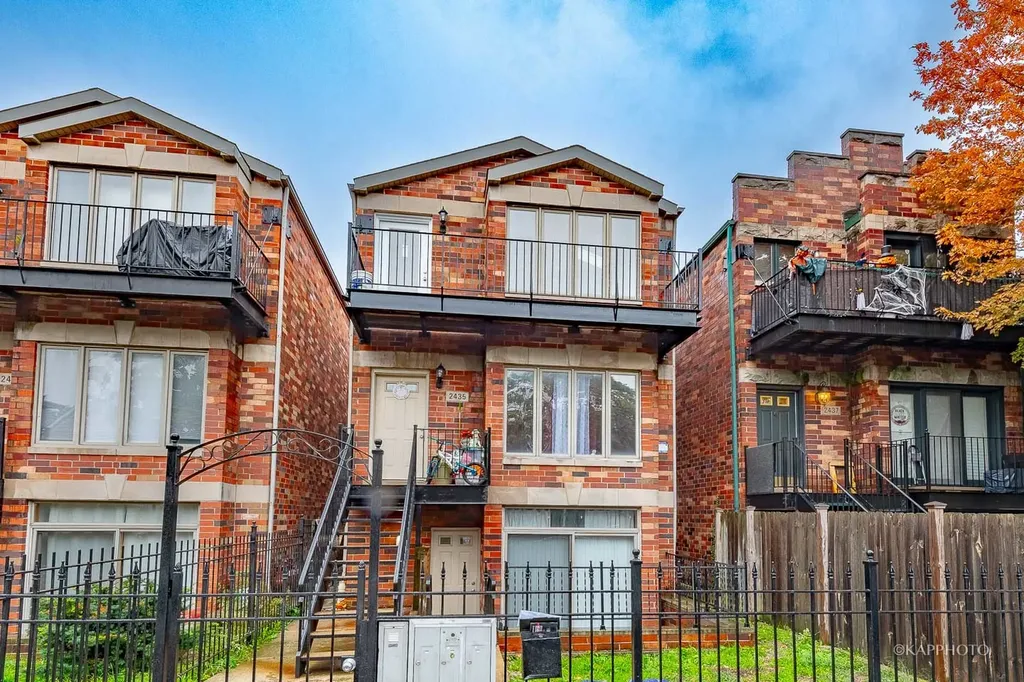 2435 West Polk Street Chicago IL 60612