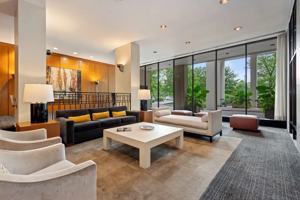 2626 North Lakeview Avenue Chicago IL 60614