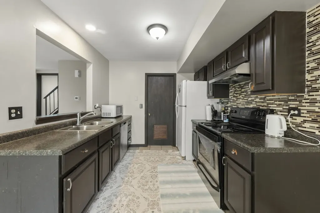 2736 Prairieview Lane S Aurora IL 60502