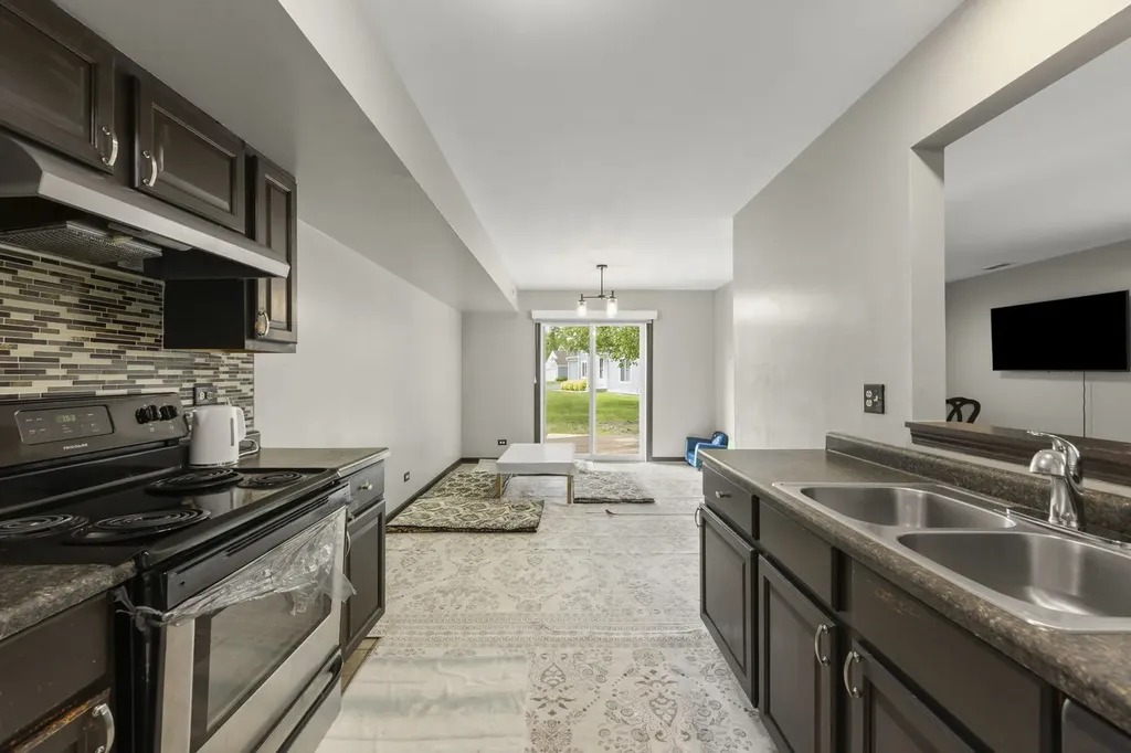 2736 Prairieview Lane S Aurora IL 60502