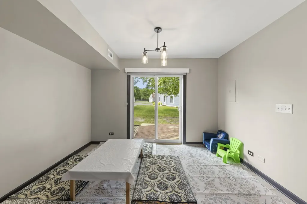 2736 Prairieview Lane S Aurora IL 60502