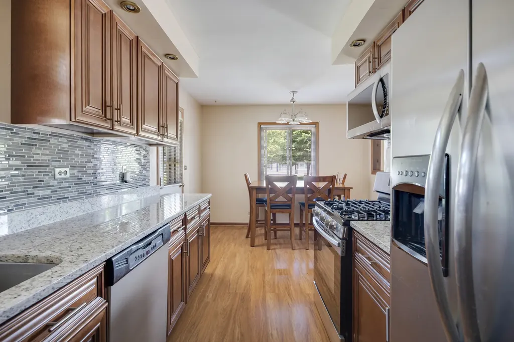 268 Thunderbird Trail Carol Stream IL 60188