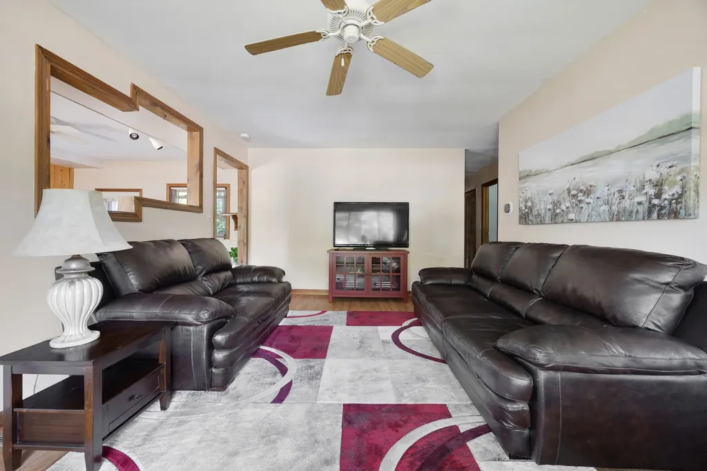 268 Thunderbird Trail Carol Stream IL 60188