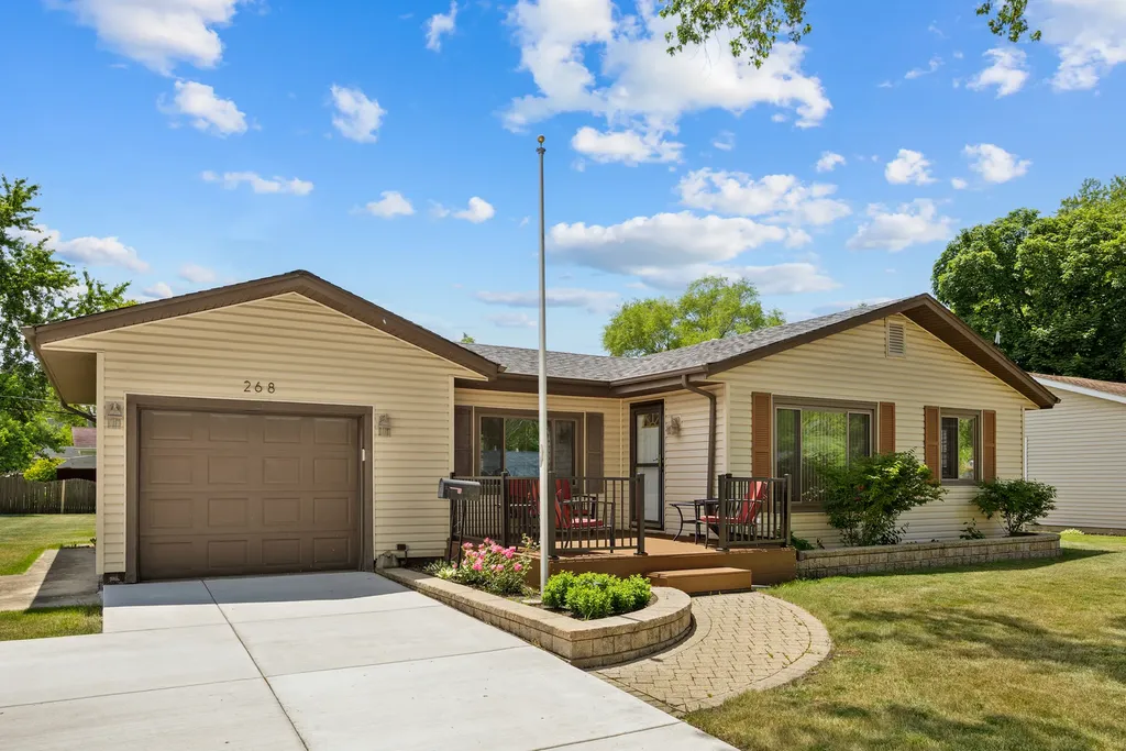 268 Thunderbird Trail Carol Stream IL 60188