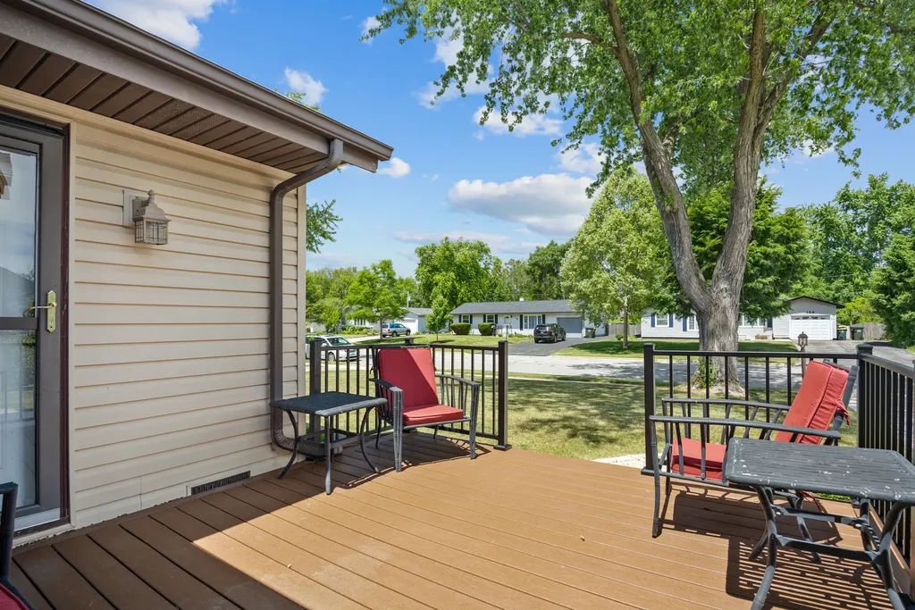 268 Thunderbird Trail Carol Stream IL 60188