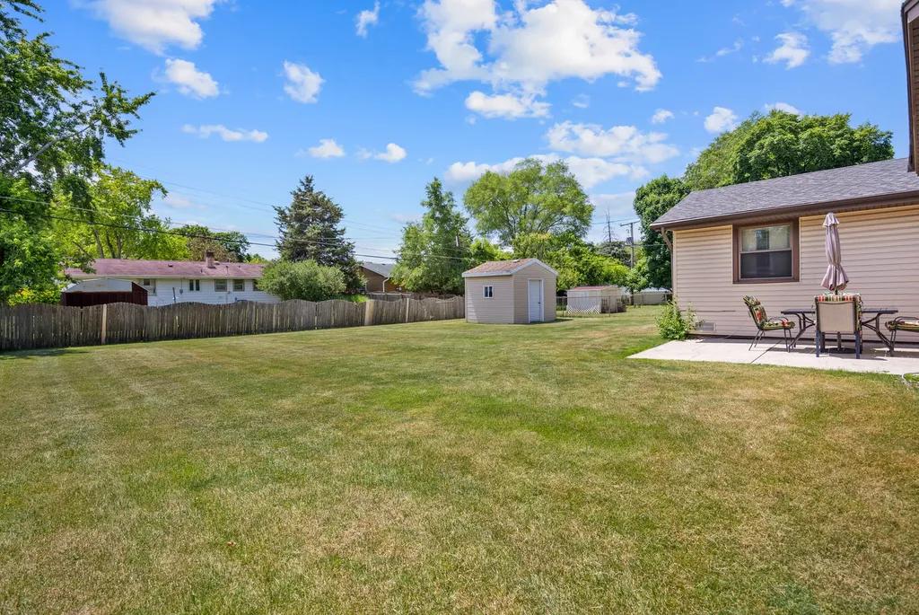 268 Thunderbird Trail Carol Stream IL 60188
