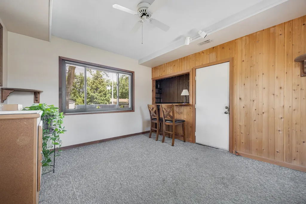 268 Thunderbird Trail Carol Stream IL 60188