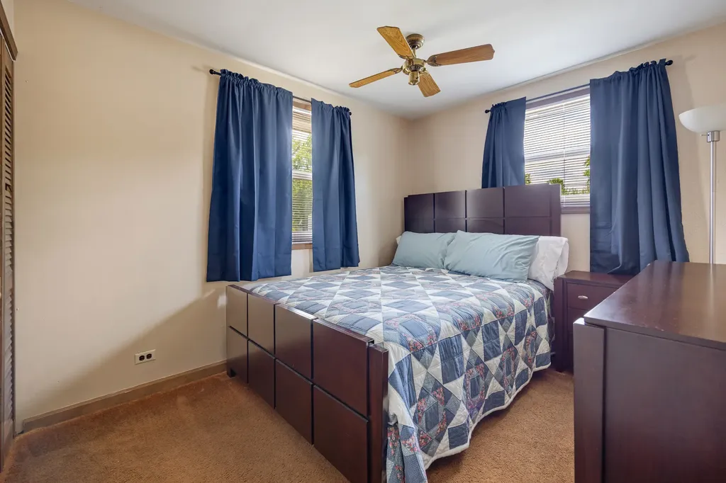 268 Thunderbird Trail Carol Stream IL 60188