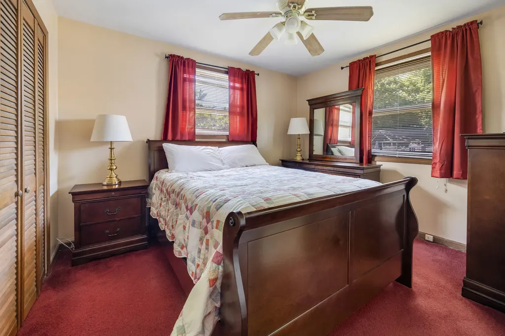 268 Thunderbird Trail Carol Stream IL 60188