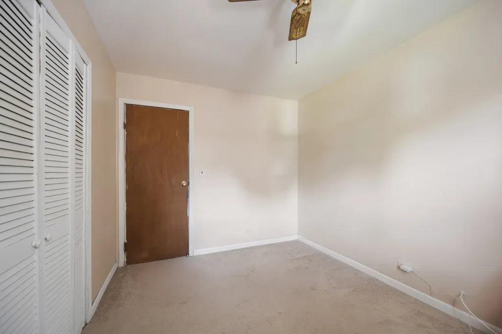 268 Thunderbird Trail Carol Stream IL 60188
