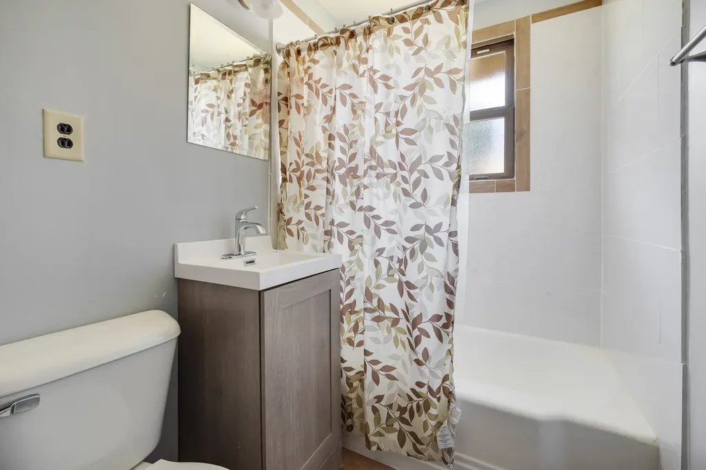 268 Thunderbird Trail Carol Stream IL 60188
