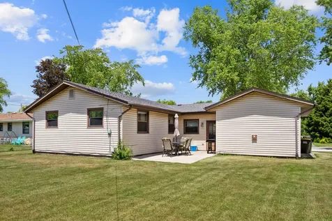 268 Thunderbird Trail Carol Stream IL 60188