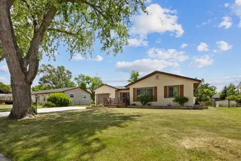 268 Thunderbird Trail Carol Stream IL 60188