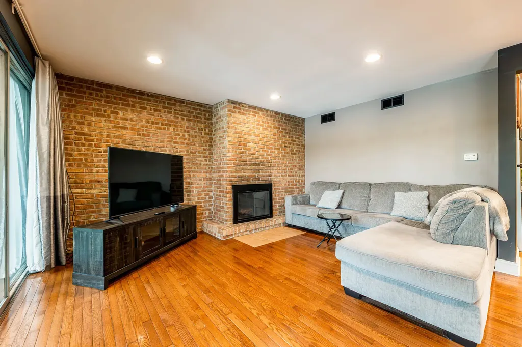 5537 East Lake Drive Lisle IL 60532