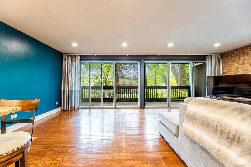 5537 East Lake Drive Lisle IL 60532