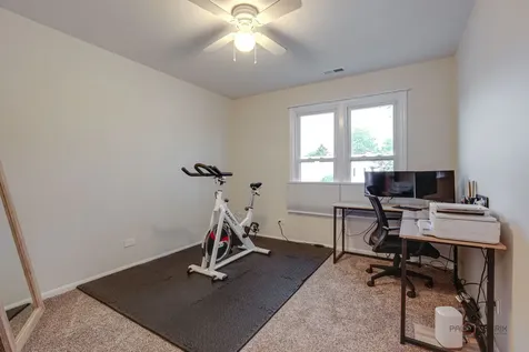 1261 Streamwood Lane Vernon Hills IL 60061