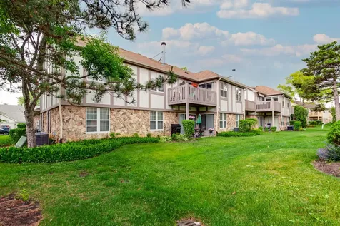 1261 Streamwood Lane Vernon Hills IL 60061