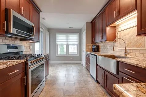 1261 Streamwood Lane Vernon Hills IL 60061