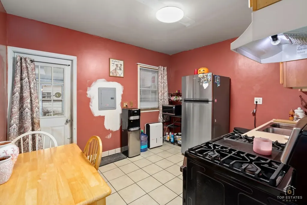 4019 North Bernard Street Chicago IL 60618