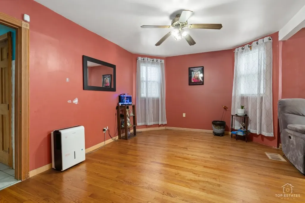 4019 North Bernard Street Chicago IL 60618