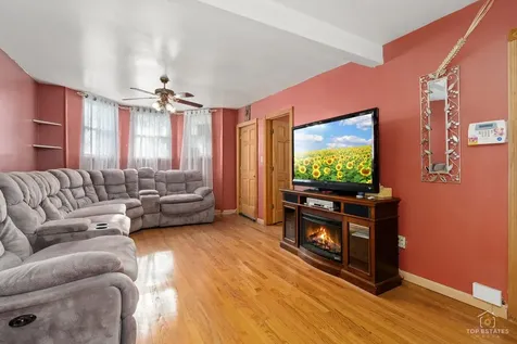 4019 North Bernard Street Chicago IL 60618