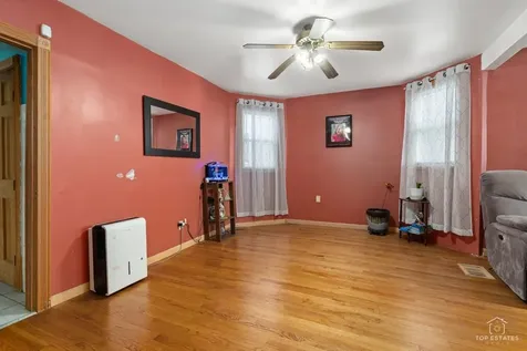 4019 North Bernard Street Chicago IL 60618