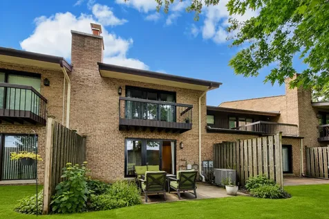 1828 Wildberry Drive Glenview IL 60025