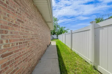 8736 South 80th Court Hickory Hills IL 60457