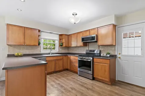 18 Jennifer Lane Dekalb IL 60115